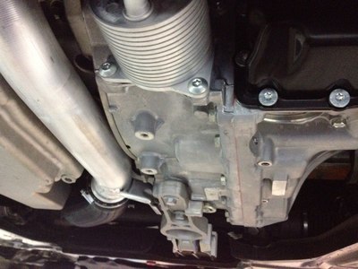 为爱车加装发动机下护板 一次提升行车安全的明智选择